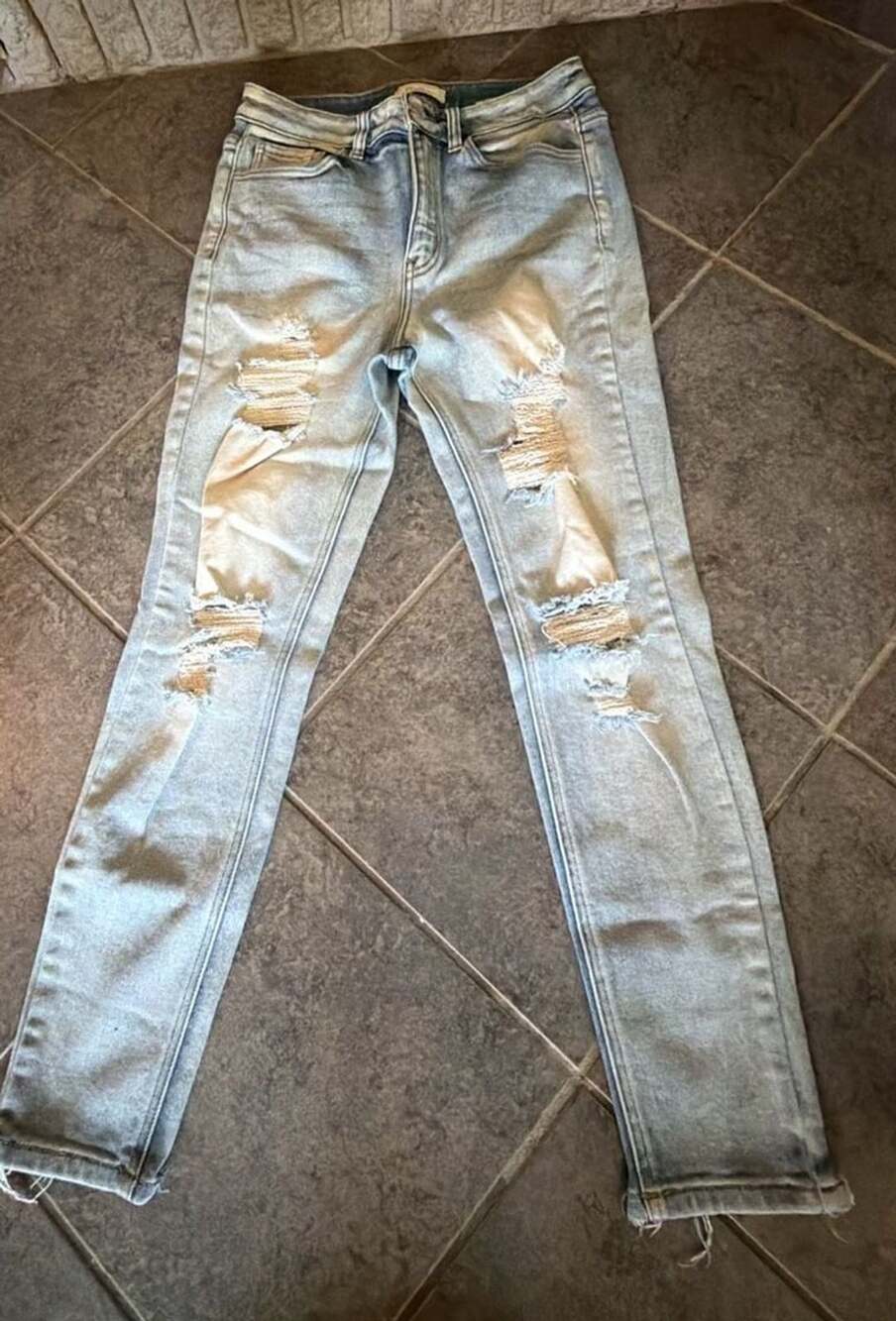 275 KanCan Signature Light Wash Distressed High Rise Skinny Jeans